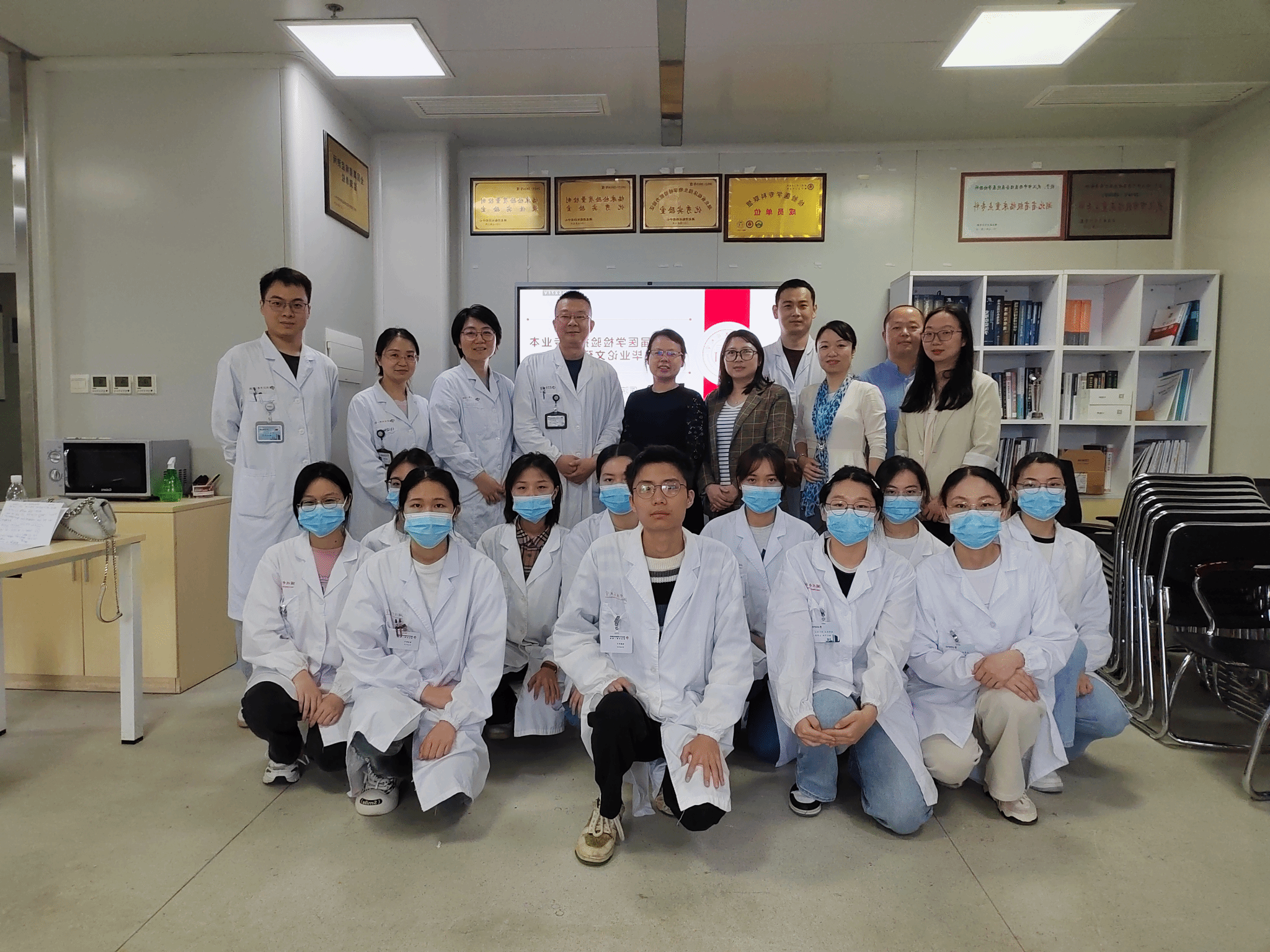 检验学院赴武汉市第一医院检验科开展实习学生本...